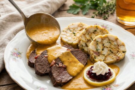 recept na sviečkovú na smotane